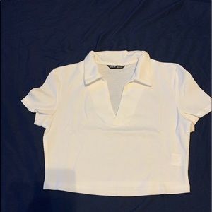 Collared V-neck Cropped Tee